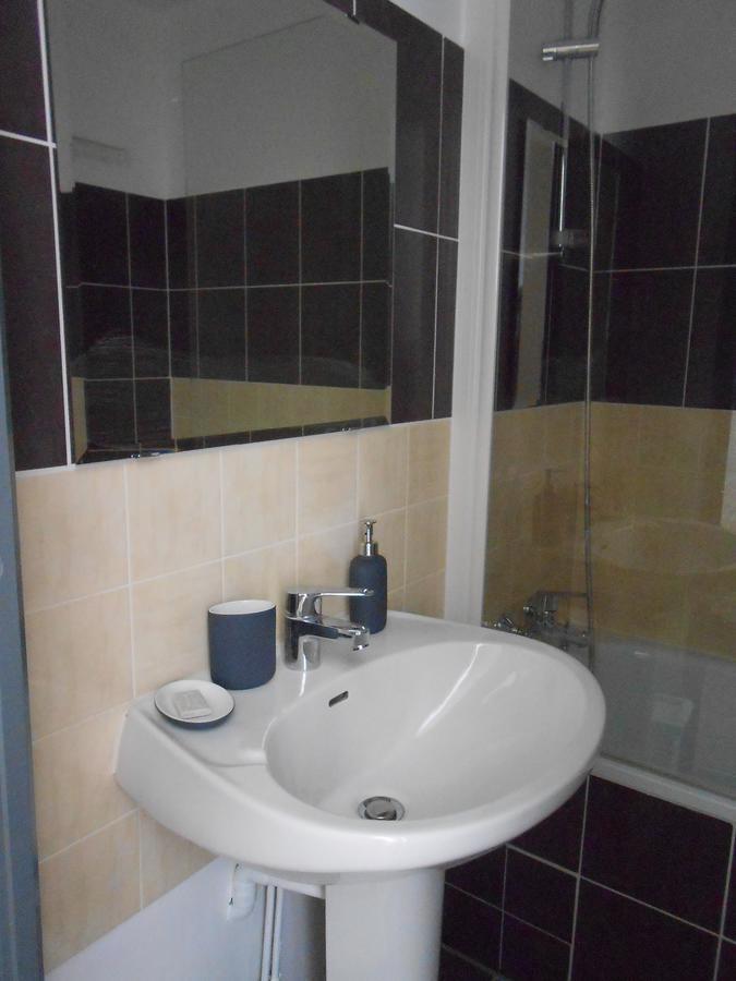 Le Merlanson Chambres D'Hotes Bez-et-Esparon Ruang foto